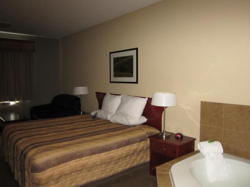 Lakeview Inns & Suites - Fort Nelson Exterior foto